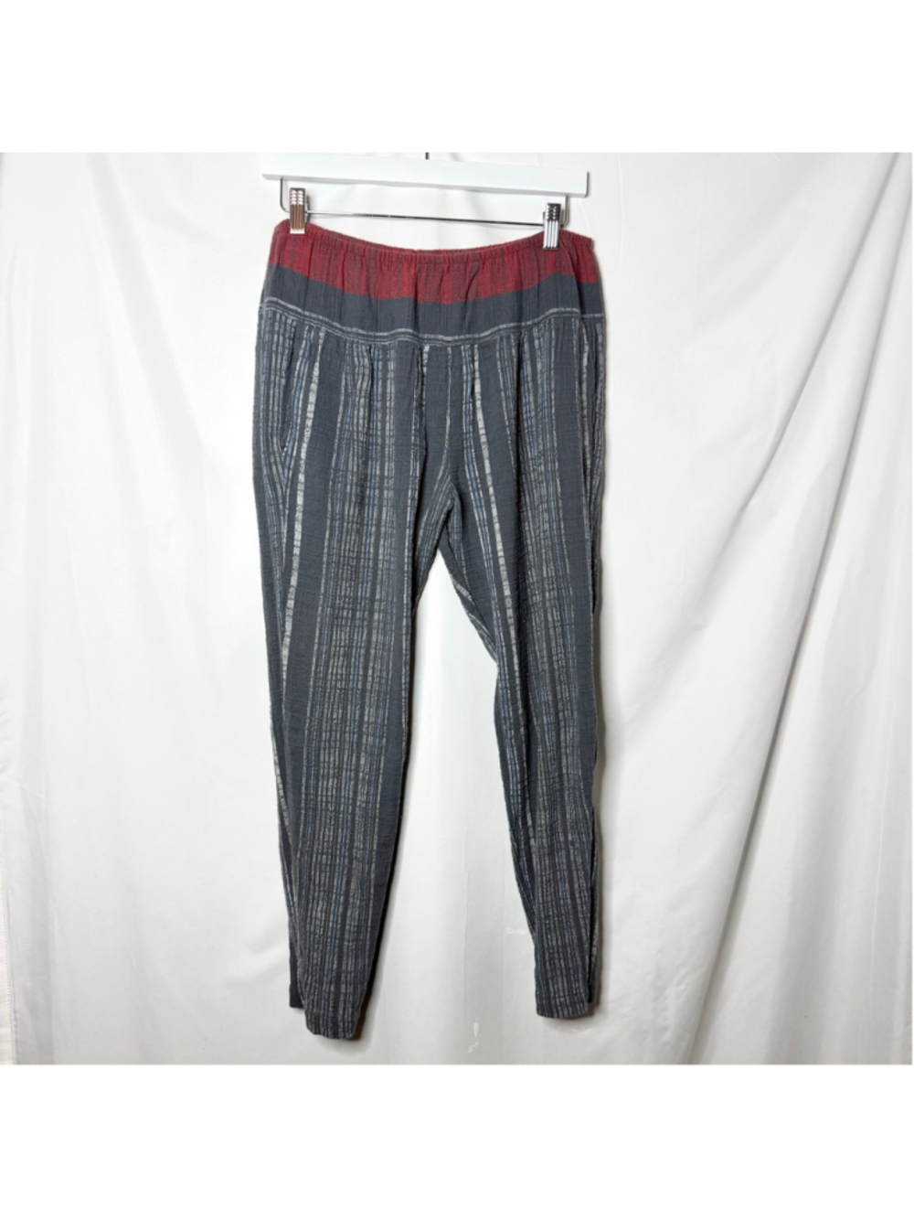 Women's Xirena Gray Red Striped Elastic Waist Pants Medium